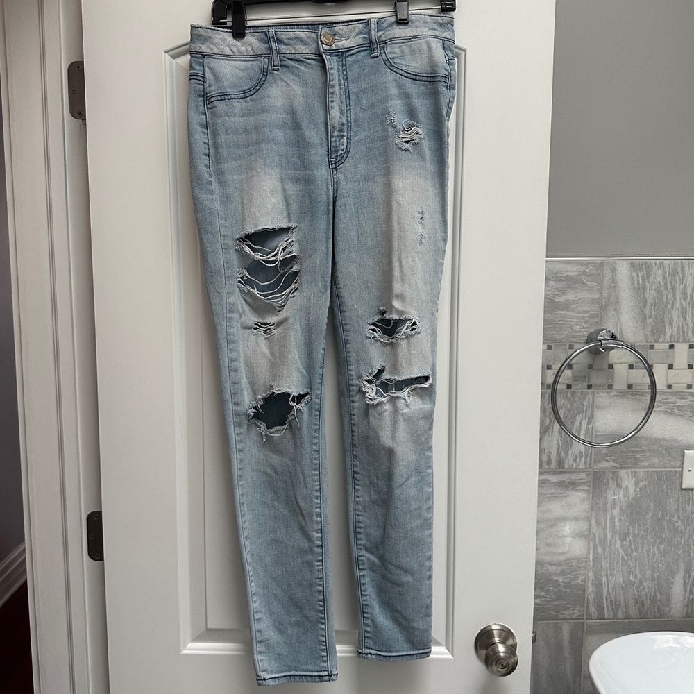 AE | Sky High Distressed Jegging